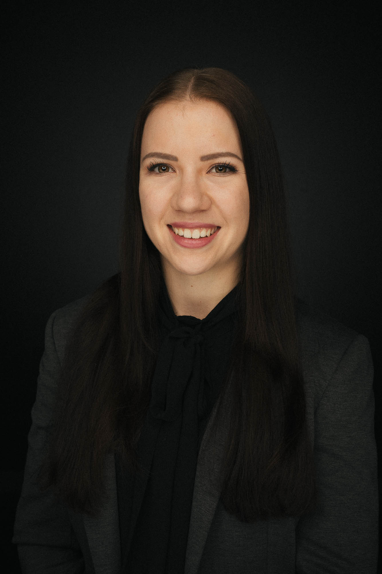 Export x3 Headshot  06308 Dez 01 2019 Headshots 2019  Miro Nicole Nadine